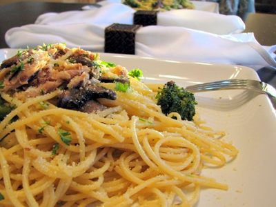 Chicken Confit with Mushrooms and Broccoli Over Thin Spaghetti — homemade recipe photo
